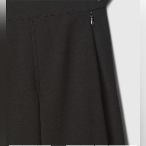 COPY - Gap small pleated mini skirt with pockets - Picture 7 of 16